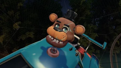 Topper de Freddy Fazbear sobre un coche azul de Rocket League