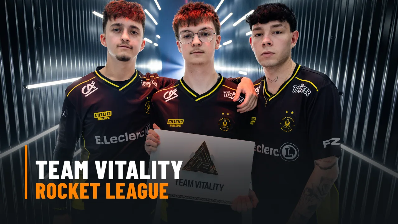 ExoTiiK, Zen y Stizzy posan con la camiseta de Team Vitality en la Esports World Cup 2026, con el texto Team Vitality Rocket League